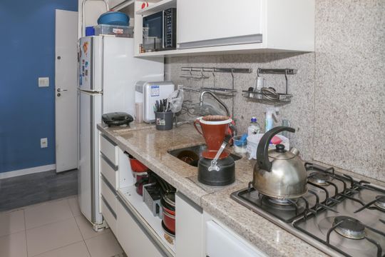 Cozinha e Área de Serviço de apartamento para alugar com 2 quartos, 63m² em Barra Funda, São Paulo