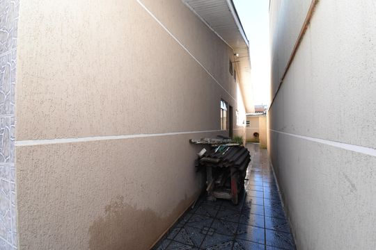 Área externa de casa à venda com 3 quartos, 94m² em Tatuquara, Curitiba