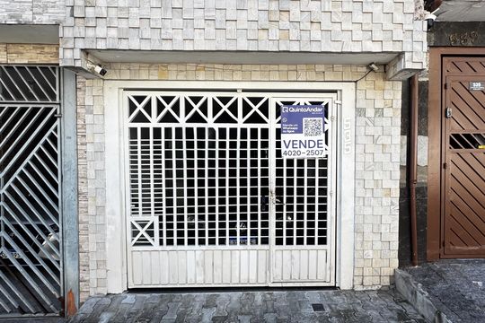 Fachada  de casa para alugar com 3 quartos, 2000m² em Vila Carmosina, São Paulo