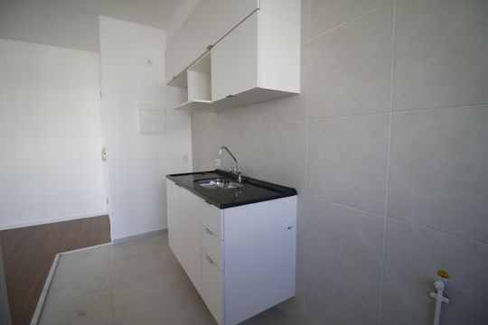 Cozinha de apartamento para alugar com 2 quartos, 46m² em Barra Olímpica, Rio de Janeiro