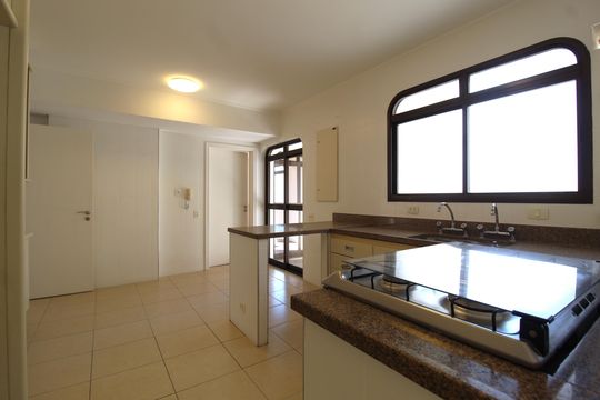 Cozinha de apartamento para alugar com 3 quartos, 210m² em Itaim Bibi, São Paulo