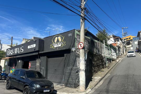 Fachada de casa à venda com 4 quartos, 357m² em Jardim Belval, Barueri