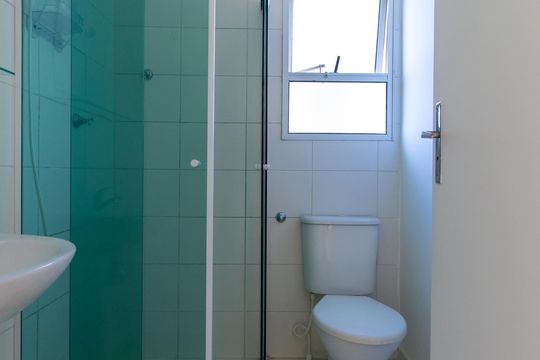 Banheiro de apartamento para alugar com 2 quartos, 45m² em Jardim Central, Cotia