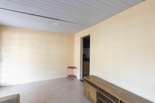 Sala de casa para alugar com 3 quartos, 90m² em Venda da Cruz, São Gonçalo