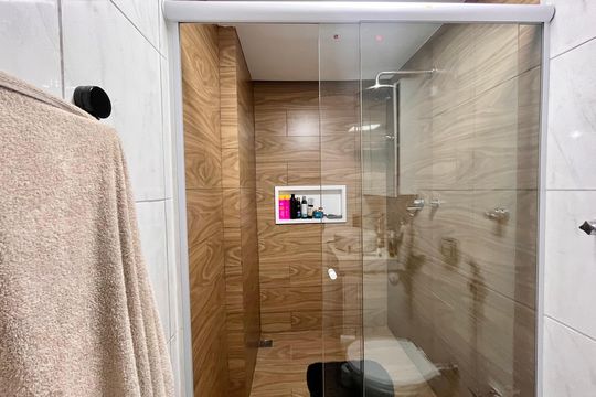 Banheiro da Suíte de apartamento à venda com 2 quartos, 81m² em Copacabana, Rio de Janeiro