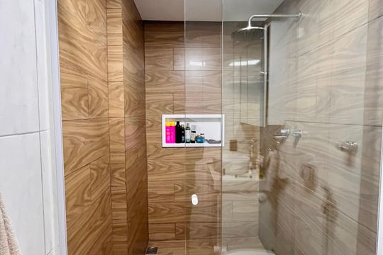 Banheiro da Suíte de apartamento à venda com 2 quartos, 81m² em Copacabana, Rio de Janeiro