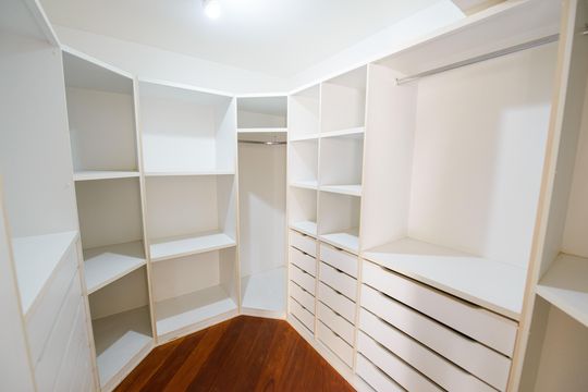 Closet da suíte 1 de apartamento para alugar com 3 quartos, 297m² em Centro, Taubaté