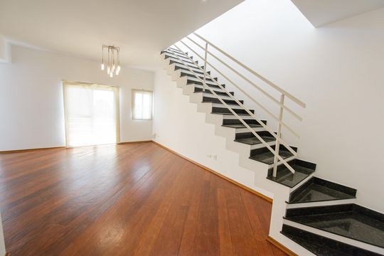 Apartamento para alugar com 3 quartos, 297m² em Centro, Taubaté