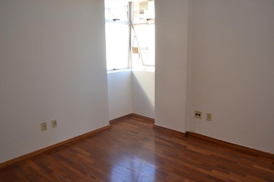 Sala de apartamento para alugar com 2 quartos, 75m² em Carmo, Belo Horizonte