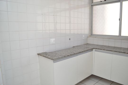 Cozinha de apartamento para alugar com 2 quartos, 75m² em Carmo, Belo Horizonte