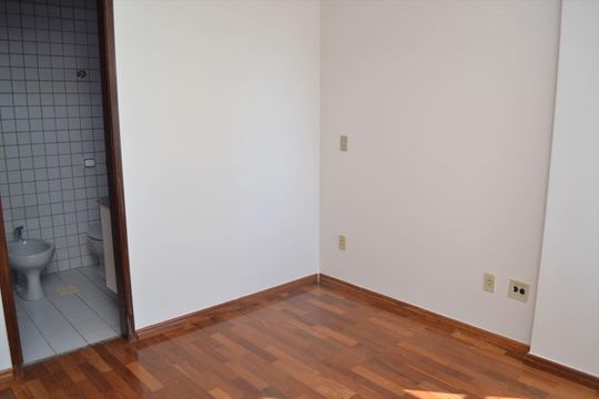 Sala de apartamento para alugar com 2 quartos, 75m² em Carmo, Belo Horizonte