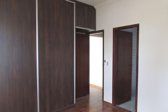 Suíte de apartamento para alugar com 2 quartos, 75m² em Carmo, Belo Horizonte