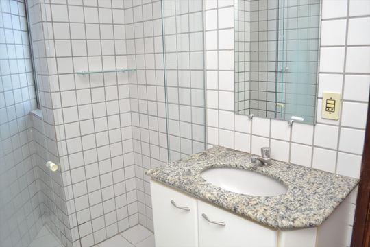 Banheiro da Suíte de apartamento para alugar com 2 quartos, 75m² em Carmo, Belo Horizonte