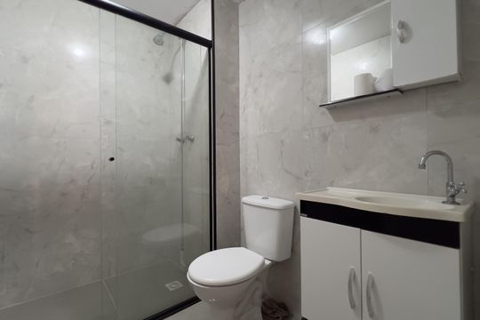 Banheiro de apartamento para alugar com 2 quartos, 48m² em Jardim Bela Vista, Guarulhos