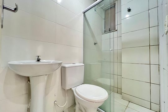Banheiro de apartamento para alugar com 2 quartos, 30m² em Previdenciários, Juiz de Fora
