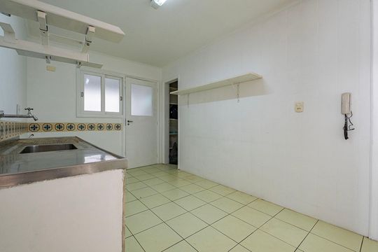 Cozinha de apartamento para alugar com 3 quartos, 130m² em Cerqueira César, São Paulo