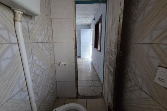 Banheiro de casa de condomínio para alugar com 1 quarto, 40m² em Anhanguera, Praia Grande