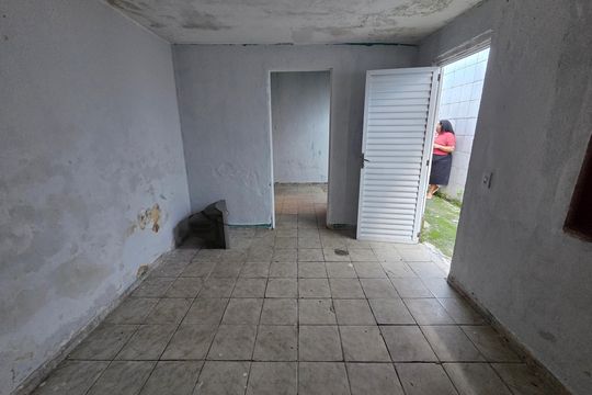 Sala de casa de condomínio para alugar com 1 quarto, 40m² em Anhanguera, Praia Grande