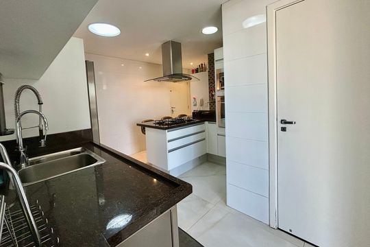 Cozinha de apartamento à venda com 3 quartos, 122m² em Vila Regente Feijó, São Paulo