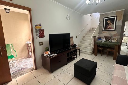 Casa à venda com 2 quartos, 114m² em Jardim Aeroporto, São Paulo