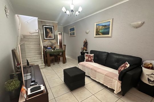 Casa à venda com 2 quartos, 114m² em Jardim Aeroporto, São Paulo