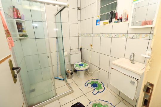 Banheiro de casa para alugar com 2 quartos, 60m² em Boca do Rio, Salvador