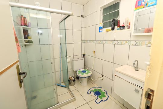 Banheiro de casa para alugar com 2 quartos, 60m² em Boca do Rio, Salvador