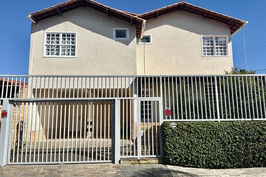 Fachada de casa à venda com 4 quartos, 500m² em Nossa Senhora do Carmo, Contagem