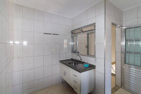 Cozinha de casa para alugar com 1 quarto, 50m² em Jardim Iva, São Paulo