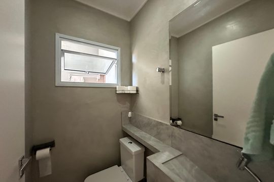 Banheiro 2 de casa à venda com 4 quartos, 230m² em Jardim Tupa, Barueri