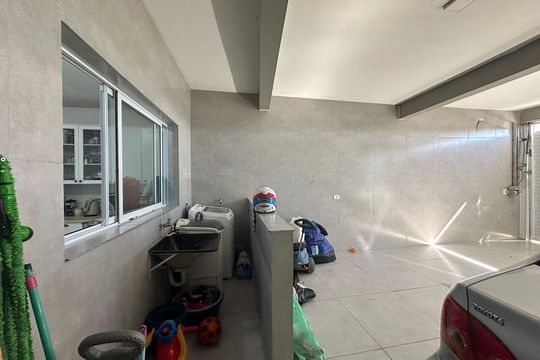 Garagem de casa à venda com 4 quartos, 230m² em Jardim Tupa, Barueri