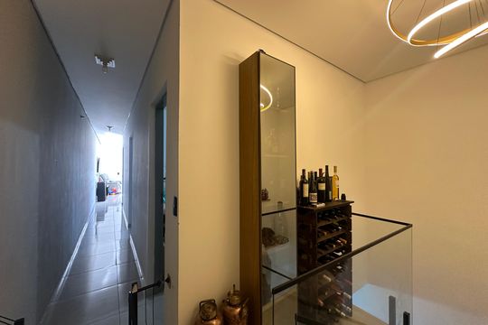 Escada de casa à venda com 4 quartos, 230m² em Jardim Tupa, Barueri