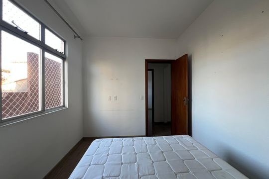 Quarto 1 de apartamento para alugar com 2 quartos, 47m² em Castelo, Belo Horizonte