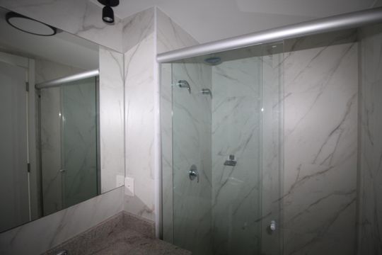 Banheiro da Suíte 1 de apartamento para alugar com 1 quarto, 49m² em Petrópolis, Porto Alegre
