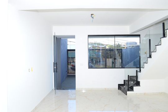 Sala de casa à venda com 3 quartos, 135m² em Jardim Vitoria, Belo Horizonte
