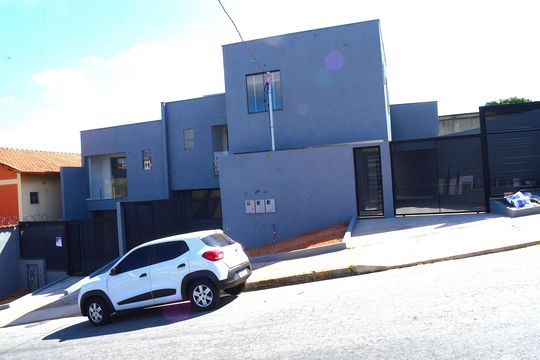 Fachada de casa à venda com 2 quartos, 135m² em Jardim Vitoria, Belo Horizonte