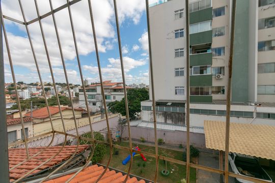 Casa para alugar com 2 quartos, 75m² em Floramar, Belo Horizonte