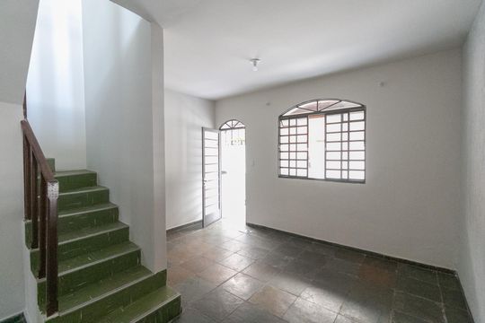 Casa para alugar com 2 quartos, 75m² em Floramar, Belo Horizonte