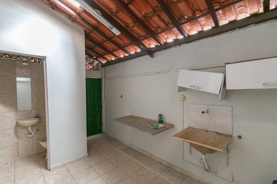 Casa para alugar com 2 quartos, 75m² em Floramar, Belo Horizonte