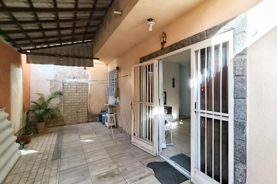 Garagem de casa à venda com 2 quartos, 72m² em Campo Grande, Rio de Janeiro