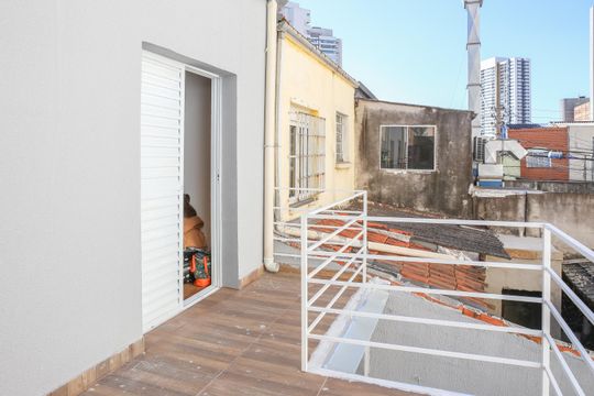 Sacada de casa à venda com 3 quartos, 160m² em Pompeia, São Paulo