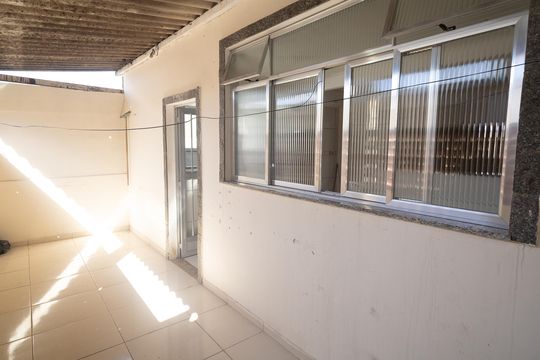 Área externa de casa para alugar com 2 quartos, 80m² em Paciência, Rio de Janeiro