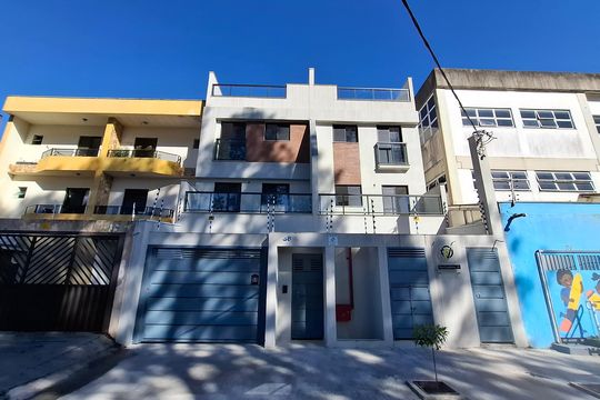 Fachada de apartamento à venda com 2 quartos, 55m² em Vila Pires, Santo André