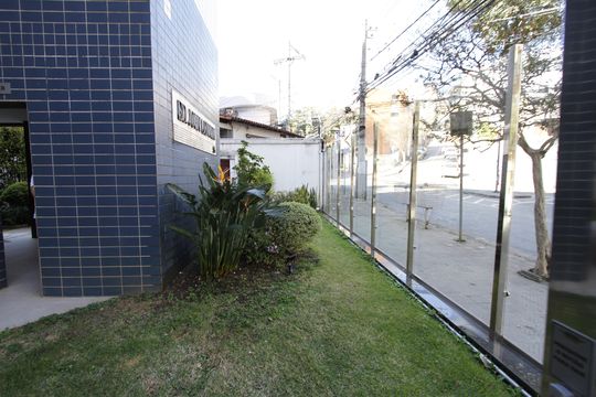 Entrada de apartamento à venda com 2 quartos, 75m² em Coracao de Jesus, Belo Horizonte
