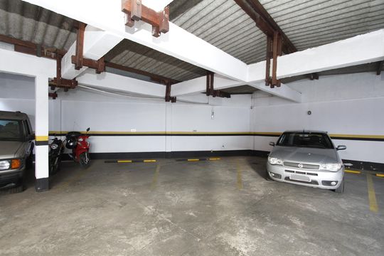 Garagem de apartamento à venda com 2 quartos, 75m² em Coracao de Jesus, Belo Horizonte