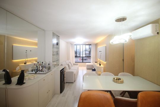 Sala de apartamento à venda com 3 quartos, 84m² em Jardim Botânico, Porto Alegre