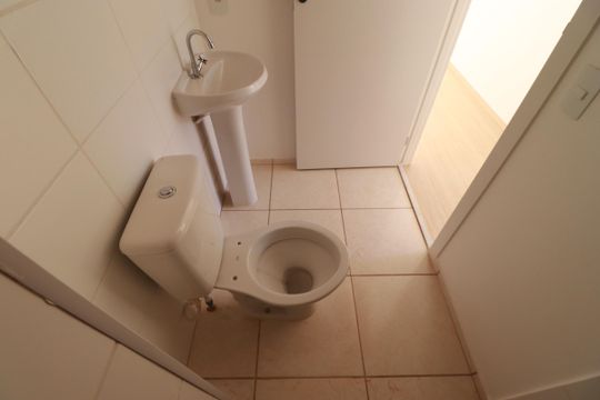 Banheiro  de apartamento para alugar com 2 quartos, 47m² em Maubisa, Ribeirão Preto