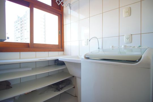 Área de Serviço de apartamento para alugar com 3 quartos, 94m² em Passo D’areia, Porto Alegre