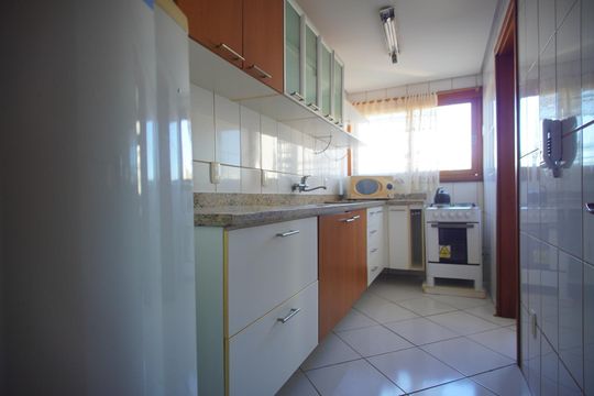 Cozinha de apartamento para alugar com 3 quartos, 94m² em Passo D’areia, Porto Alegre