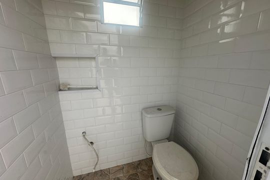 Banheiro 2 de casa à venda com 3 quartos, 190m² em Jardim Silveira, Barueri